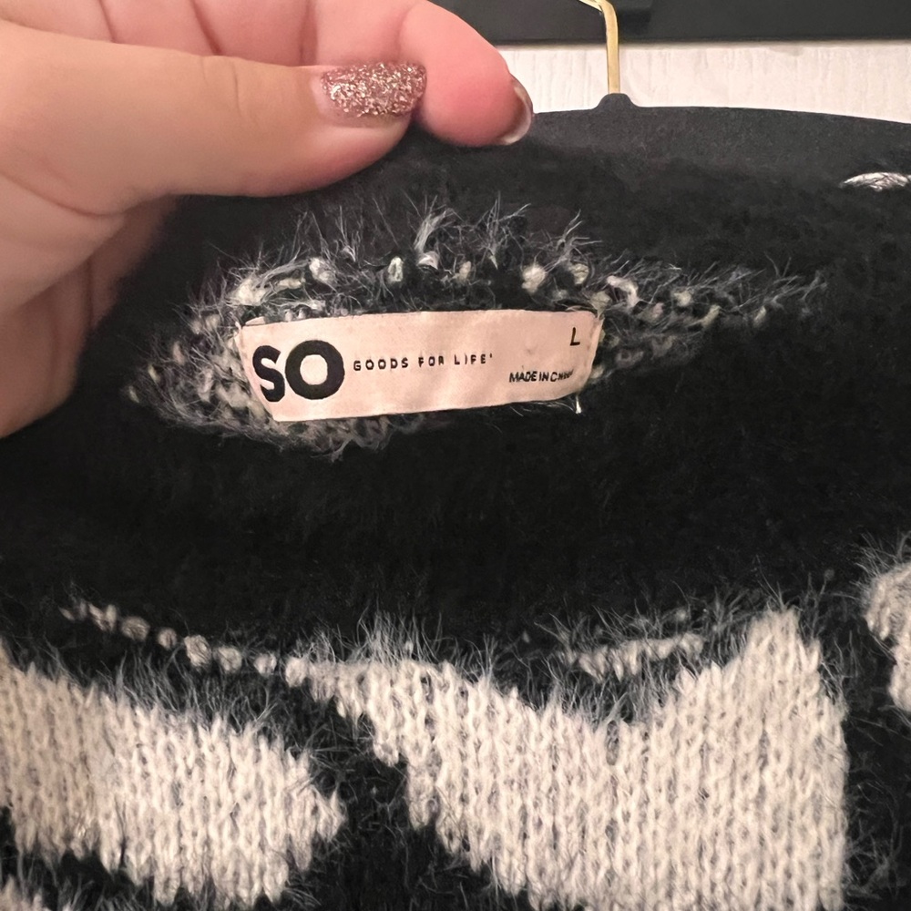Large Sweater - Picture 4 of 4